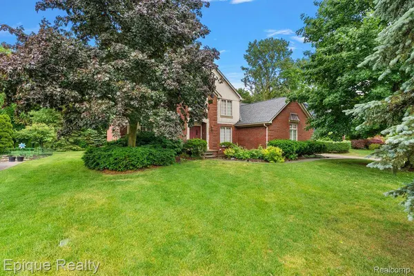 1719 Hickory Bark LN, Bloomfield Hills, MI 48304