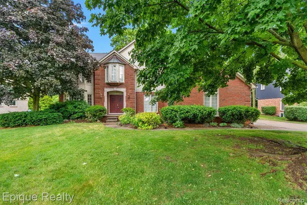 1719 Hickory Bark LN, Bloomfield Hills, MI 48304