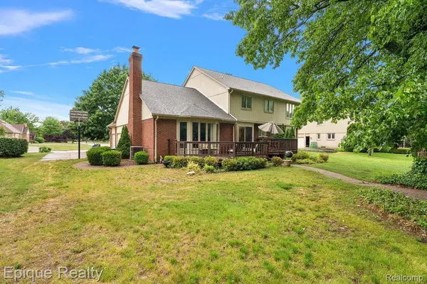 1719 Hickory Bark LN, Bloomfield Hills, MI 48304