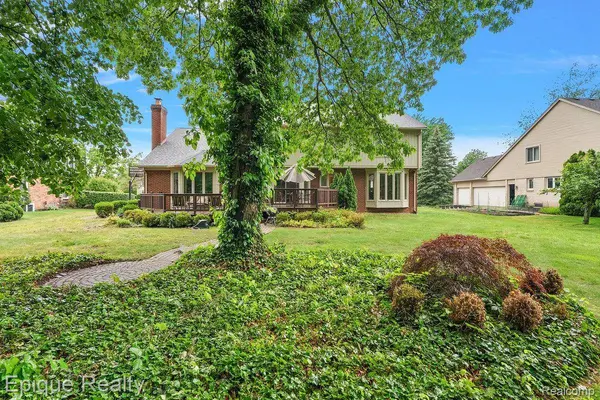 1719 Hickory Bark LN, Bloomfield Hills, MI 48304