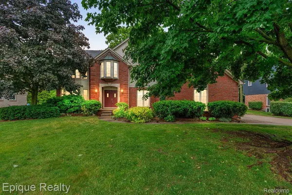 1719 Hickory Bark LN, Bloomfield Hills, MI 48304