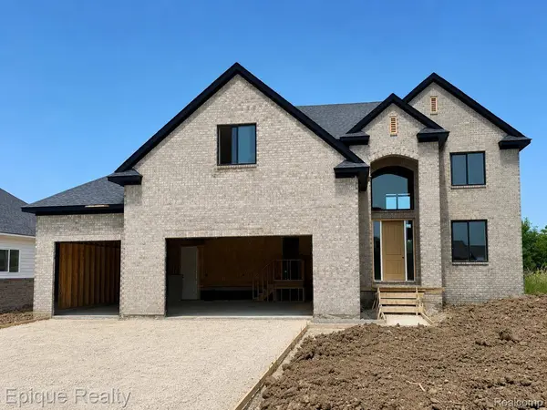 29736 Red Fox LN, Chesterfield Township, MI 48047