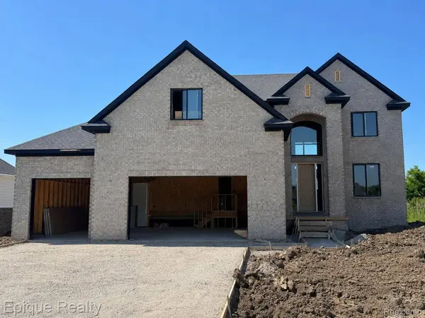 29760 Red Fox LN, Chesterfield Township, MI 48047