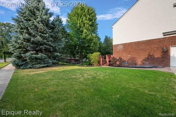 1909 Catlin DR, Rochester, MI 48306