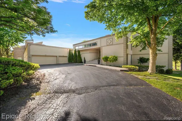 1848 Golf Ridge DR S, Bloomfield Hills, MI 48302