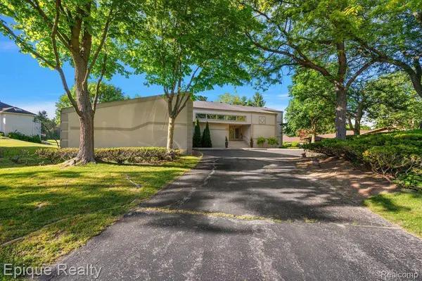 1848 Golf Ridge DR S, Bloomfield Hills, MI 48302