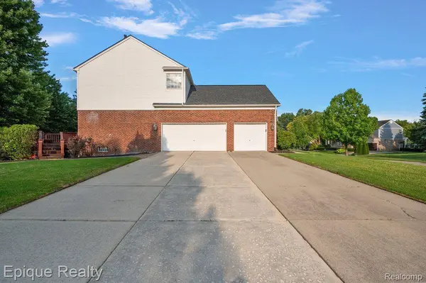 1909 Catlin DR, Rochester, MI 48306