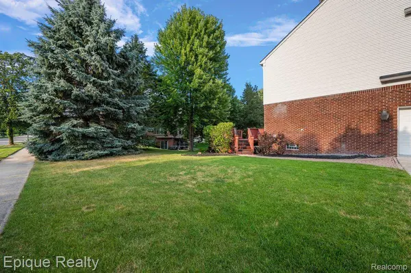 1909 Catlin DR, Rochester, MI 48306