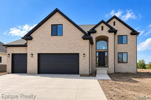 29760 Red Fox LN, Chesterfield, MI 48047
