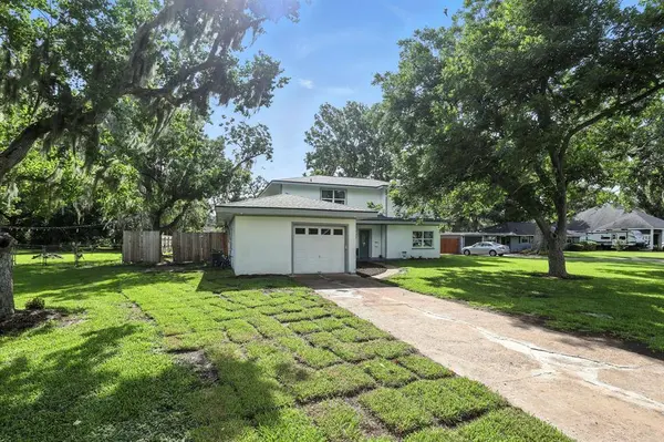 542 Circle WAY, Lake Jackson, TX 77566