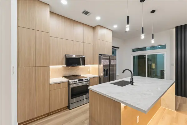 00 Noah ST, Houston, TX 77021