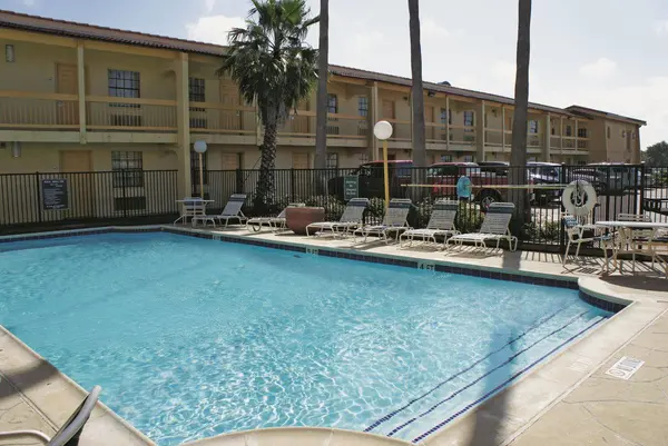 1126 Highway 332, Clute, TX 77531-5302