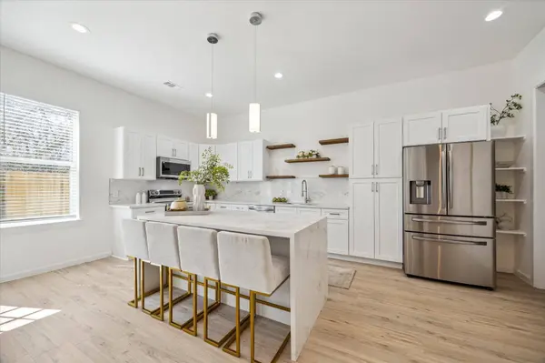 927 Bianco LN, Houston, TX 77091