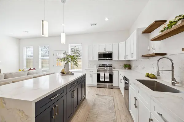 927 Bianco LN, Houston, TX 77091