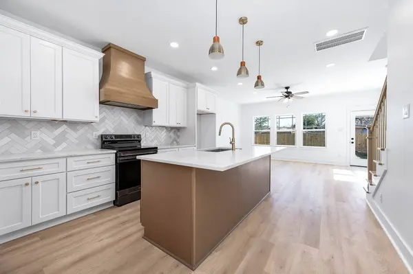 8598 Hoffman ST, Houston, TX 77016