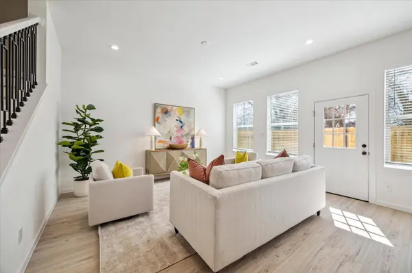 927 Bianco LN, Houston, TX 77091