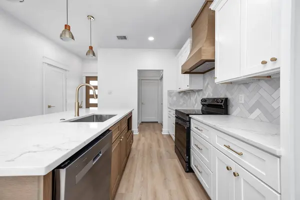 8598 Hoffman ST, Houston, TX 77016