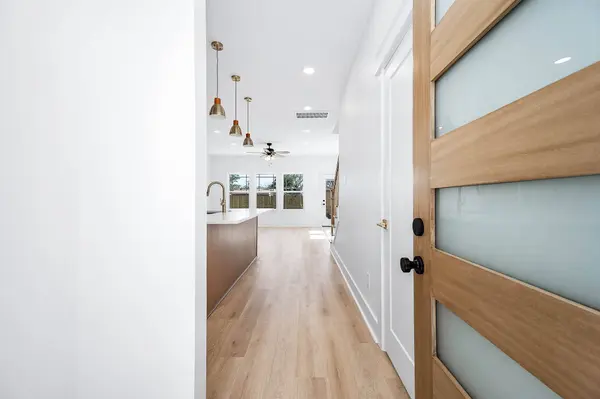 8598 Hoffman ST, Houston, TX 77016