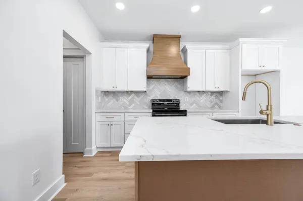 8598 Hoffman ST, Houston, TX 77016