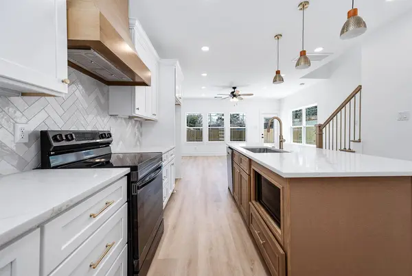8598 Hoffman ST, Houston, TX 77016