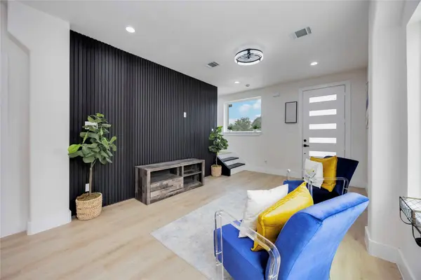 2118 Des Chaumes ST, Houston, TX 77026