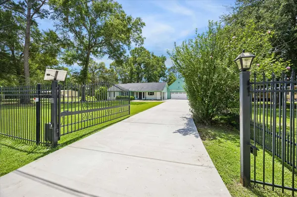 15432 Esther DR, Conroe, TX 77384