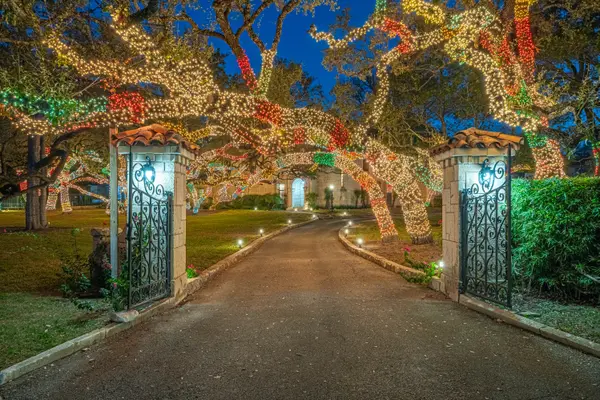 410 E Rosewood Ave, San Antonio, TX 78212-2514