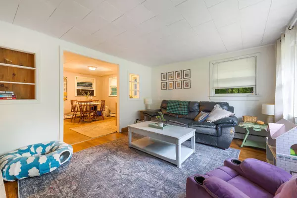 40 Station RD, Oxford, ME 04270