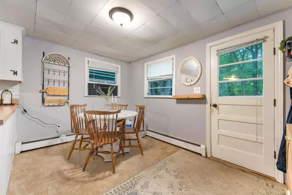 40 Station RD, Oxford, ME 04270