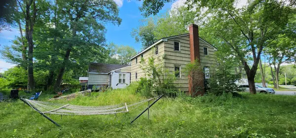 2 Pilgrim RD, Westbrook, ME 04092