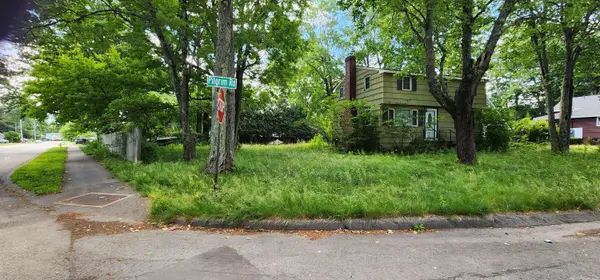 2 Pilgrim RD, Westbrook, ME 04092