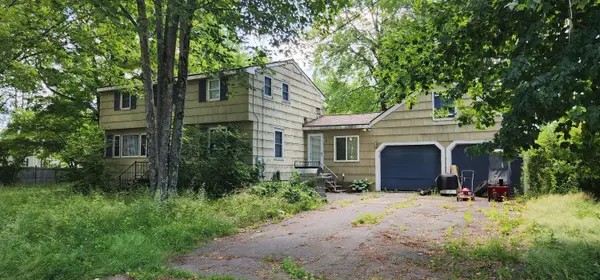 2 Pilgrim RD, Westbrook, ME 04092
