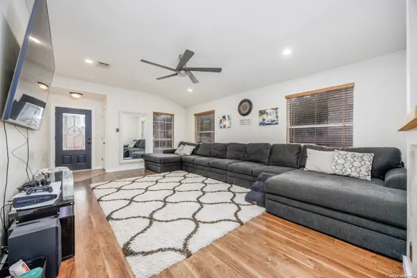 8218 Maloy Manor, San Antonio, TX 78250