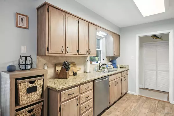 5510 Holley St, Milton, FL 32583