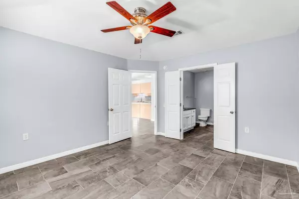 2208 Trailwood Dr, Cantonment, FL 32533