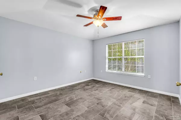 2208 Trailwood Dr, Cantonment, FL 32533