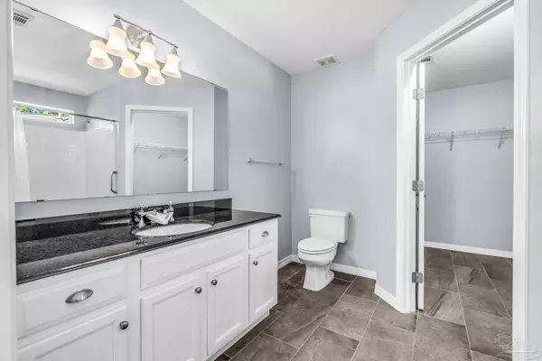 2208 Trailwood Dr, Cantonment, FL 32533