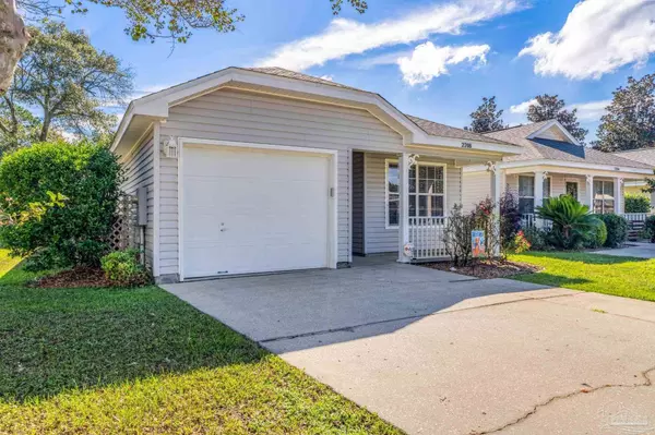 2208 Trailwood Dr, Cantonment, FL 32533