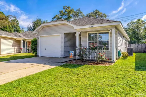 2208 Trailwood Dr, Cantonment, FL 32533