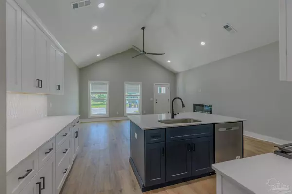 112 E Bobe St, Pensacola, FL 32503