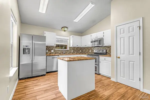 21 Easton St, Cantonment, FL 32533
