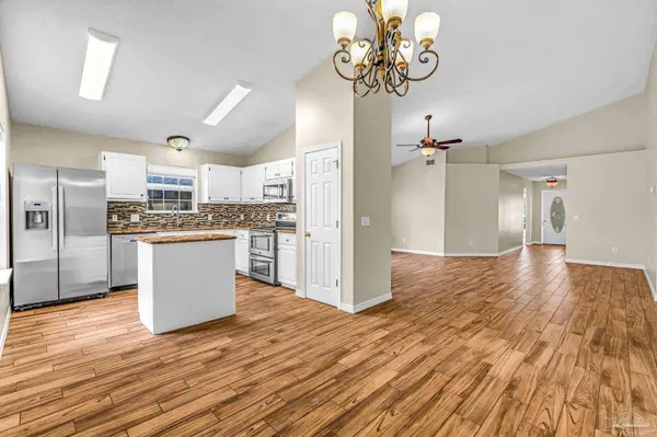 21 Easton St, Cantonment, FL 32533