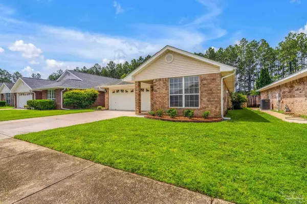 21 Easton St, Cantonment, FL 32533