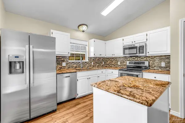 21 Easton St, Cantonment, FL 32533