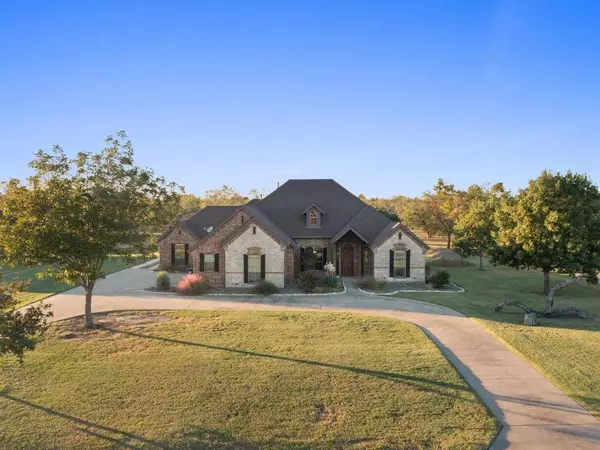 7710 Fall Creek Road, Terrell, TX 75160