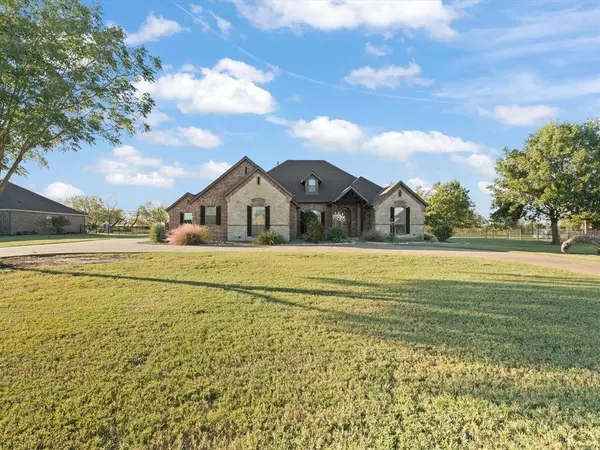 7710 Fall Creek Road, Terrell, TX 75160