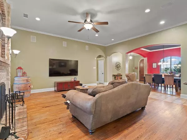 7710 Fall Creek Road, Terrell, TX 75160