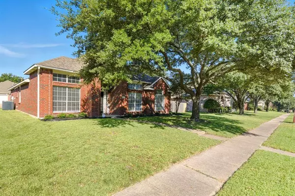 7413 Silver Lake Drive, Rowlett, TX 75089