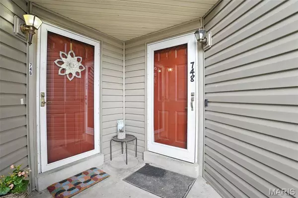 748 Sugar Glen DR #2, St Peters, MO 63376