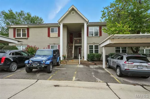 748 Sugar Glen DR #2, St Peters, MO 63376